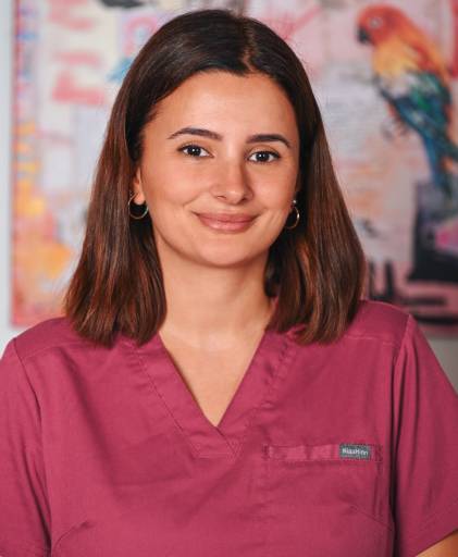 Amanda Sánchez - Front Office & Patient Care
