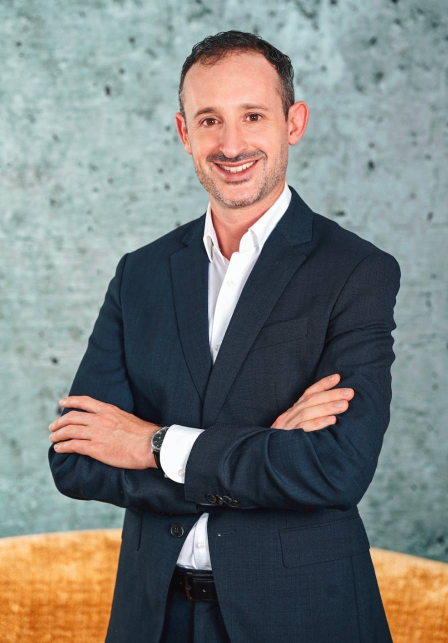 Portrait Photo of Dr. Nitzan Kenig, MD, PhD – Plastic & Reconstructive Surgeon & AI Researcher